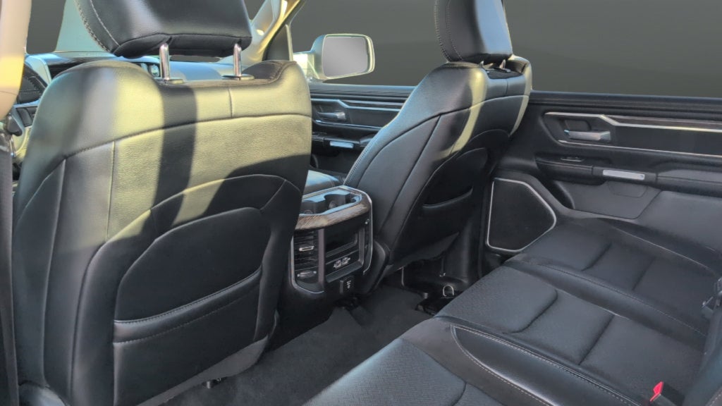 2020 RAM 1500 Laramie Crew Cab 4x4 5'7" Box