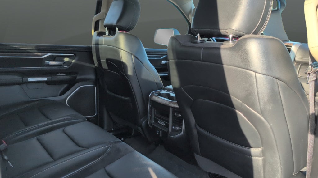 2020 RAM 1500 Laramie Crew Cab 4x4 5'7" Box