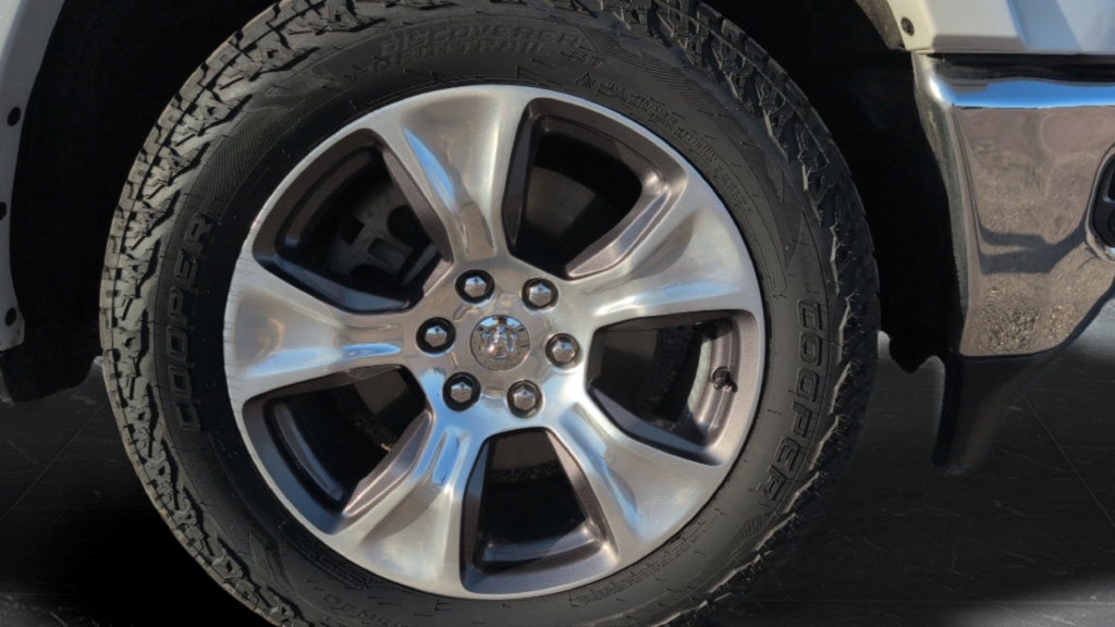 2020 RAM 1500 Laramie Crew Cab 4x4 5'7" Box