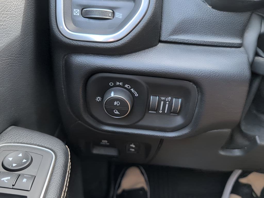 2022 RAM 1500 Laramie Crew Cab 4x4 6'4" Box