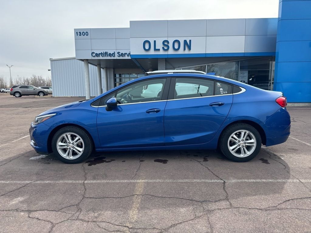 Used 2018 Chevrolet Cruze LT with VIN 1G1BE5SM4J7189146 for sale in Redwood Falls, Minnesota