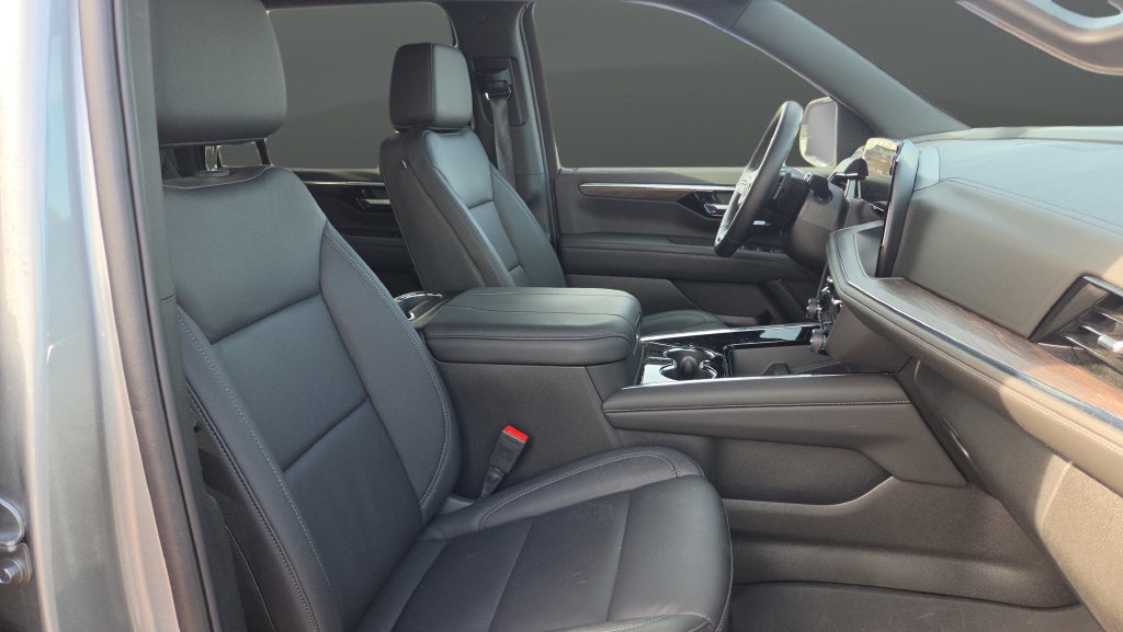 2025 Chevrolet Suburban LT