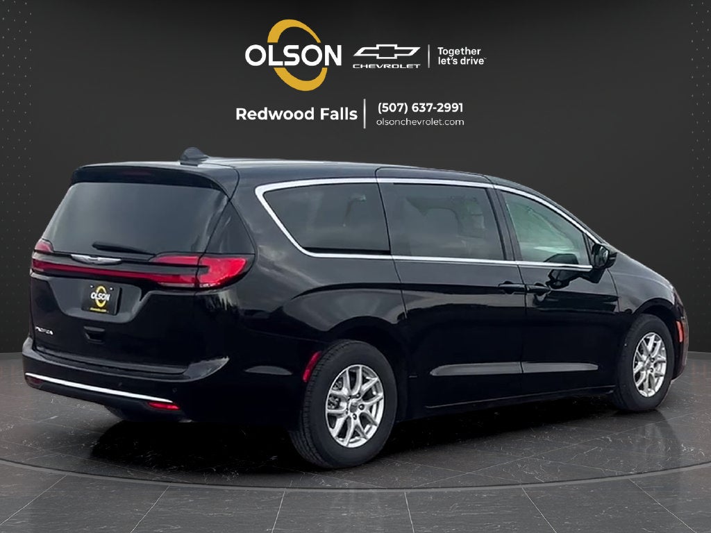 2024 Chrysler Pacifica Touring