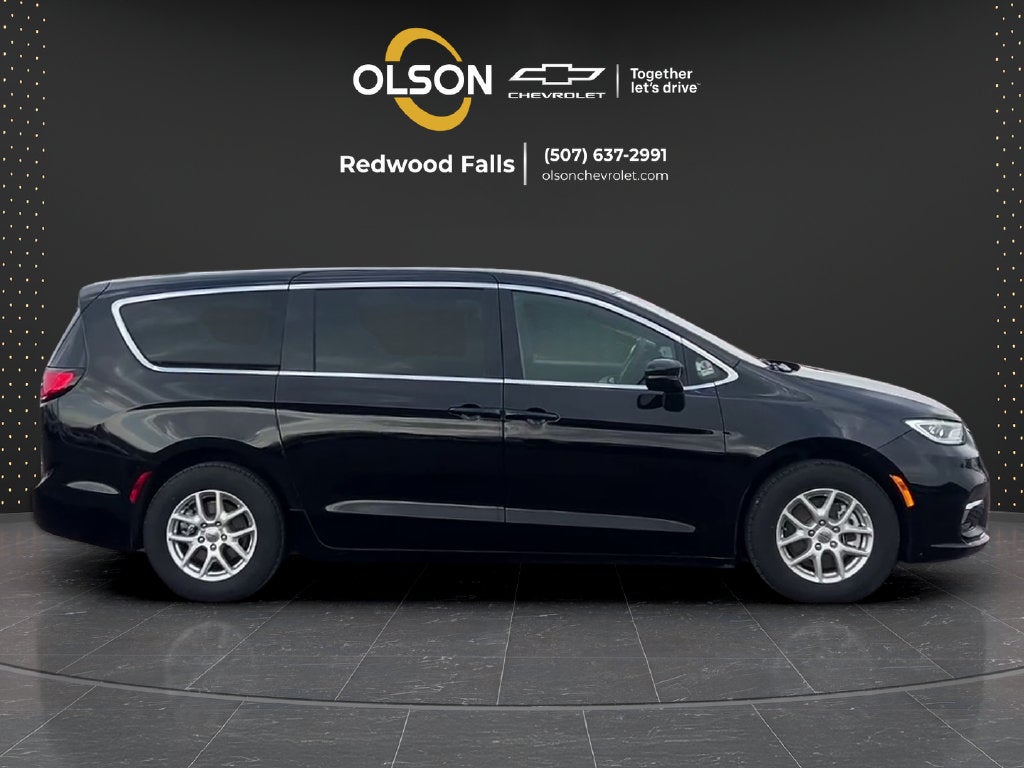 2024 Chrysler Pacifica Touring