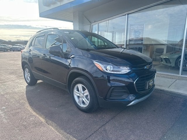 Used 2022 Chevrolet Trax LT with VIN KL7CJPSM7NB565356 for sale in Redwood Falls, Minnesota